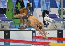 Israel Oliver se lanza al agua en la prueba de 200 metros estilos, en la que logr la medalla de oro y pulveriz el rcord de Europa (2 minutos 27 segundos y 67 centsimas).