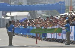 Elena Congost Mohedano en su llegada a meta proclamndose campeona paralmpica de Ro 2016 en maratn (T12)