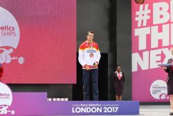 Joan Munar recoge la medalla de bronce en los 100 metros T12 durante el Campeonato del Mundo de Atletismo Paralmpico de Londres.