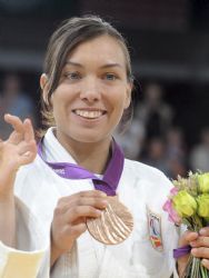 Monica Merenciano, ensea su medalla de bronce.