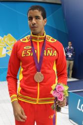 Enhamed Enhamed, gana la medalla de bronce en los 50 metros libres.