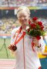 Eva Ngui con la medalla de bronce de los 100 metros.