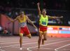 Gerard Descarrega y Marcos Blanquio ganan la medalla de oro en 400 metros T11 durante el Campeonato del Mundo de Atletismo Paralmpico de Londres.